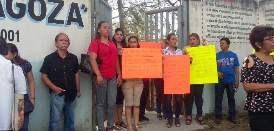Exigen justicia contra maestro golpeador en Pueblo Viejo; La SEP ni sus luces.