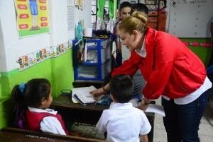entrega-diputada-octavia-ortega-computadoras-en-primaria-de-panuc