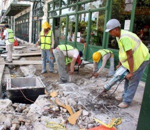 supervisa-magdalena-peraza-guerra-obra-de-remodelacion-de-la-plaza