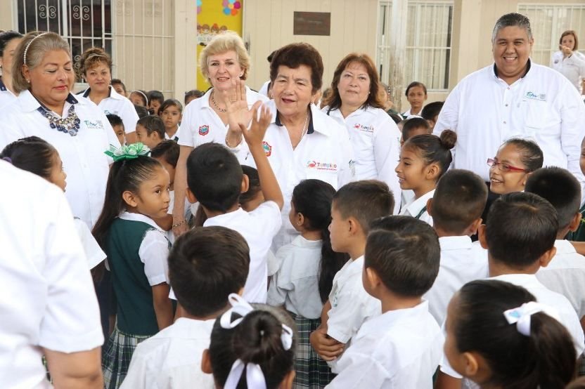 Exhorta Magdalena Peraza a estudiantes a respeta