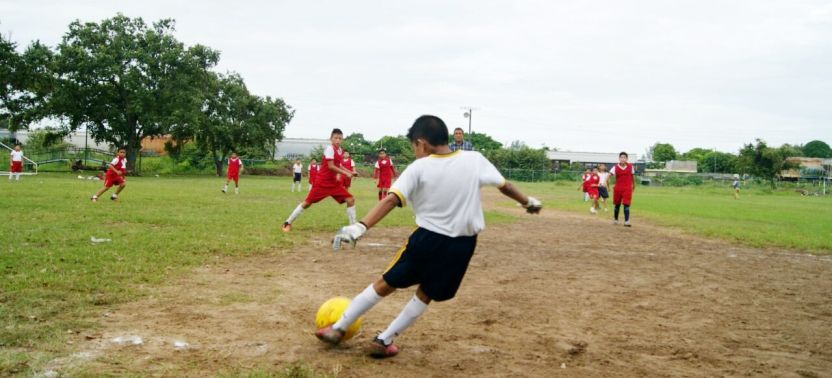 Continúa con éxito el Primer Torneo de Futbol Interescolar (2)