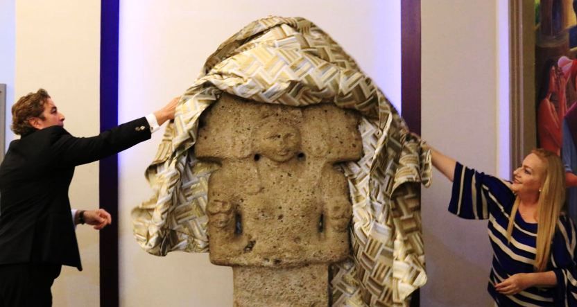 Devela Alma Laura Amparán monolito de la diosa Ixcuina (1)