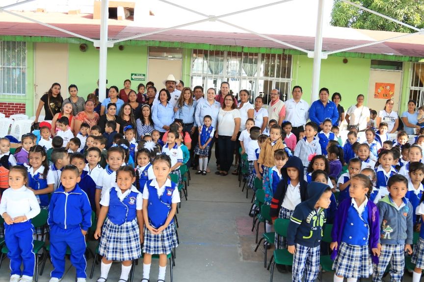 Entrega Alma Laura Hernández cubierta metálica (2)