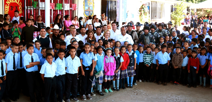 Favorece Gobierno de Alma Laura Amparán a niñez y juventud con más (1)