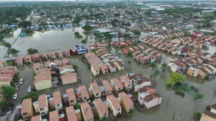 Recorre Alma Laura Amparán zonas afectadas por las lluvias (2)