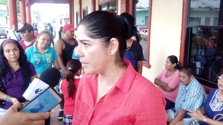 Se manifiestan madres de familia de la es (1)