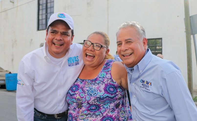 Caminan Chava Rosas y En (2)