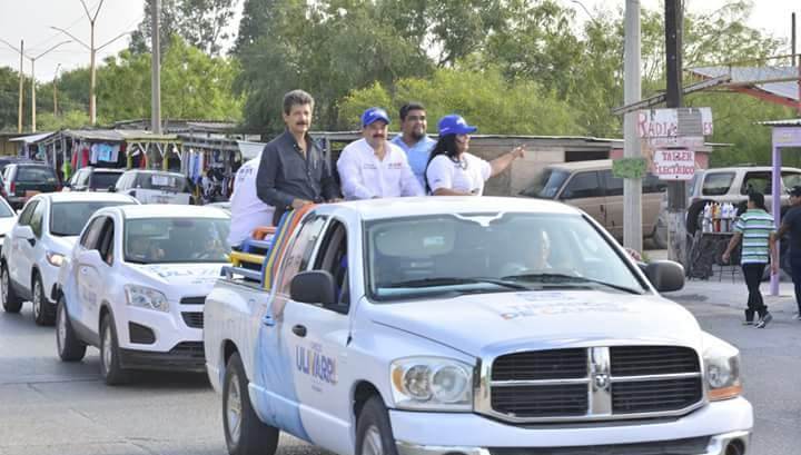 Carlos Ulivarri recorre calles de Río Bra (1)