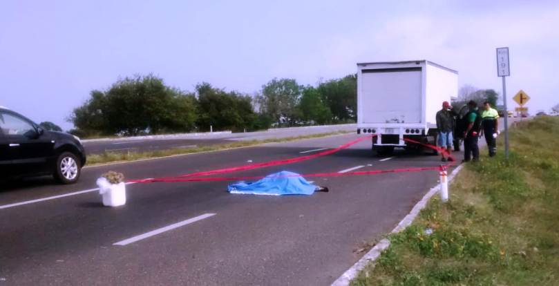 Mujer se avienta de camioneta tras discuti (1)