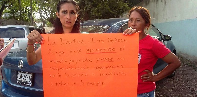 Protestan padres de familia por salvaje agr (2)