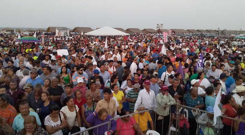 Reúne López Obrador cinco mil personas (1)
