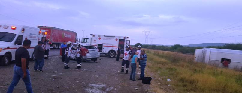 1 muerto y 25 lesionados al cho