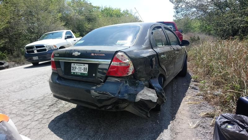 Choque de dos vehículos en la car (2)