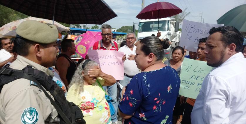 Colonos bloquean Carreter