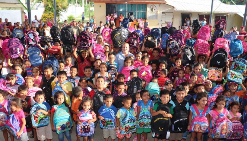 Entrega Alma Laura Amparán más de (1)