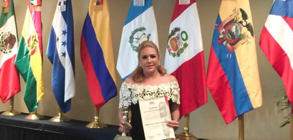Otorgan el Premio Internacional Tonantzin 2018 a Angy de la Garza de Zorrilla