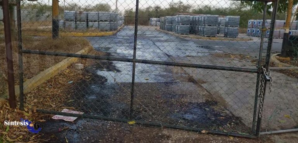 Preocupa a vecinos derrame de 10,000 litros de químicos en Pemex
