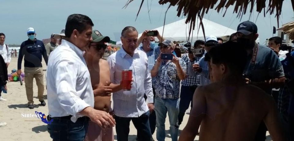 Recorren gobernador y alcalde de Madero, recorren playa Miramar