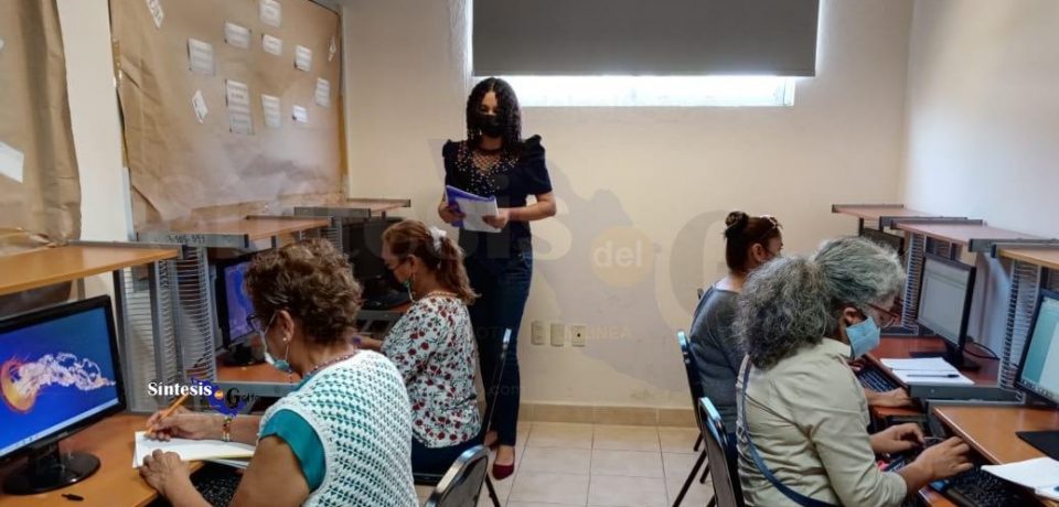 Ofrecen cursos de inglés y cómputo a jóvenes y adultos mayores en Ciudad Madero