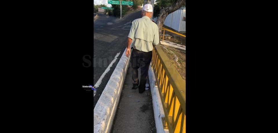 Voluntario de Sinarem convenció a sexagenario de no aventarse del puente Tampico
