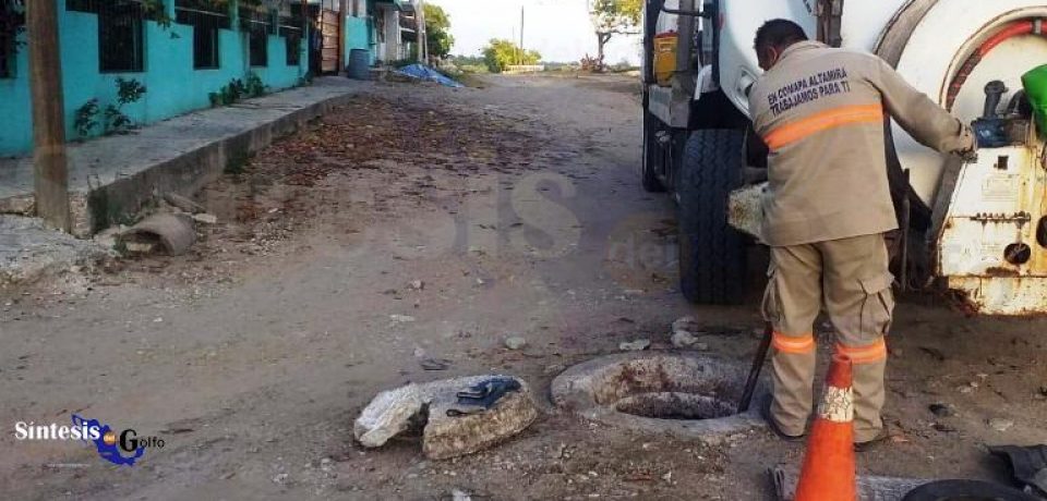 Brinda mantenimiento COMAPA Altamira a colectores de drenaje