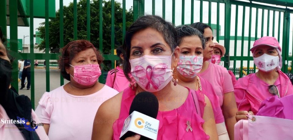 Pacientes con cáncer de mama protestan por falta de medicamentos en el IMSS