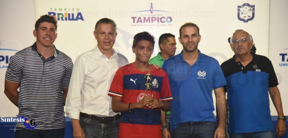 Chucho Nader premia a lo mejor de la Liga Municipal Tampico