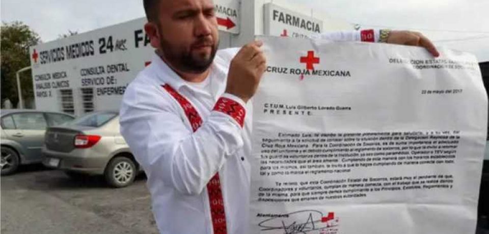 Paramédico lleva 6 años peleando su reincorporación a la Cruz Roja