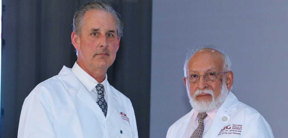 UAG reconoce trayectoria de destacado egresado en el ámbito de la Medicina