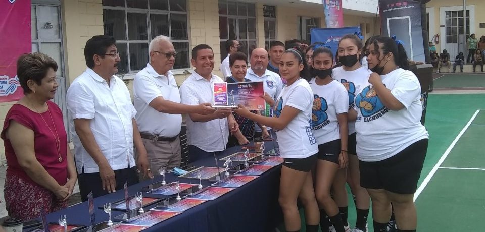 Destaca equipo de voleibol femenil de la Prepa México en torneo “Defiende tu Escuela”