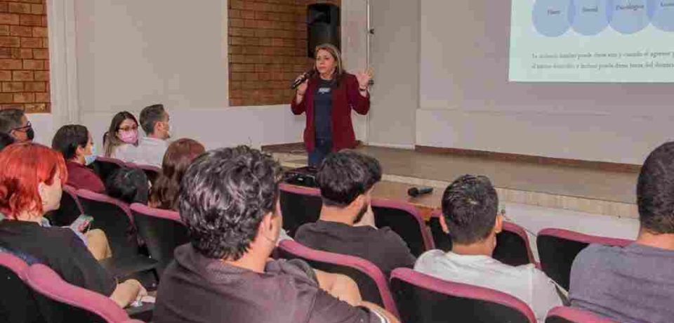Sistema DIF Madero realiza jornada de pláticas para estudiantes