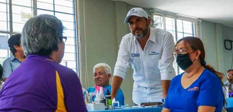 Desde las colonias de Tampico, Pepe Schekaibán recoge peticiones ciudadanas